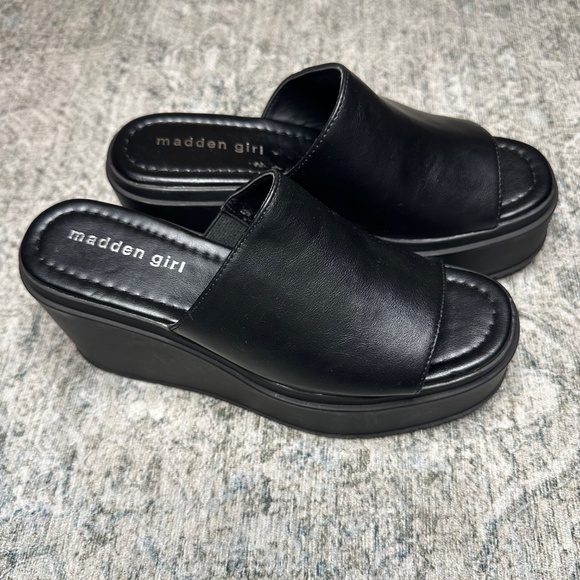 🆕 Madden Girl Wiindy Wedge Size 6 - Picture 5 of 5